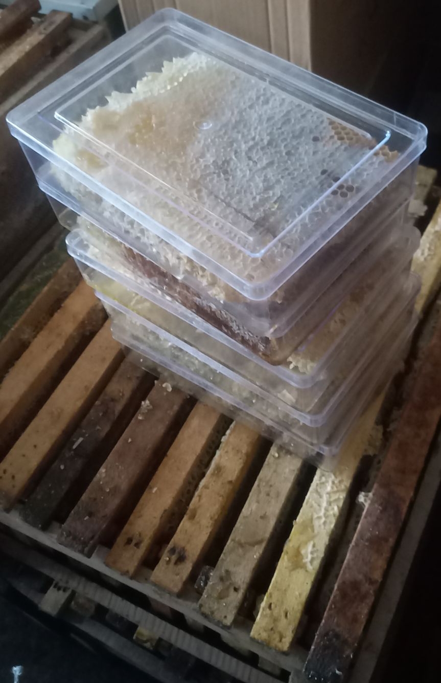 عسل با موم کریستال خوی ۱۰۰۰گرمی
